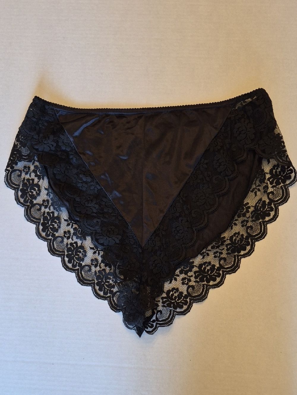 Vintage Maidenform Black Satin & Lace Tap Shorts - French Knickers - Size 7